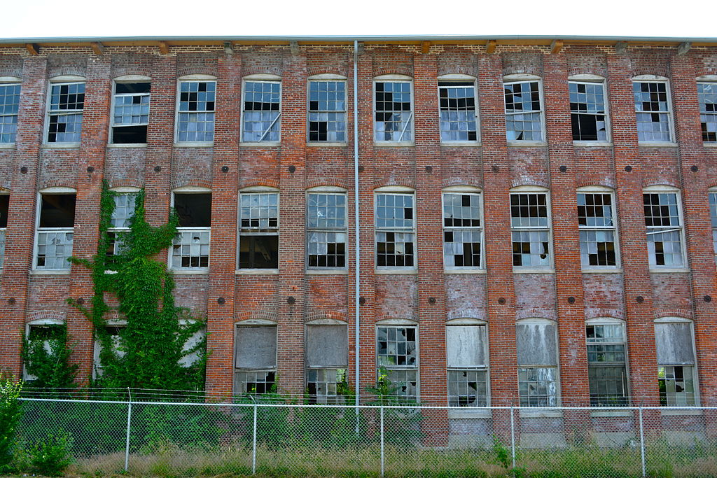 Stelhi_Silk_Mill_Lanco_broken_windows